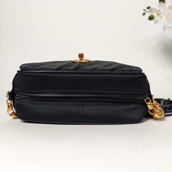 CHANEL Quilted Satin Camera Bag with Bijoux Chain - Picture 9 of 16